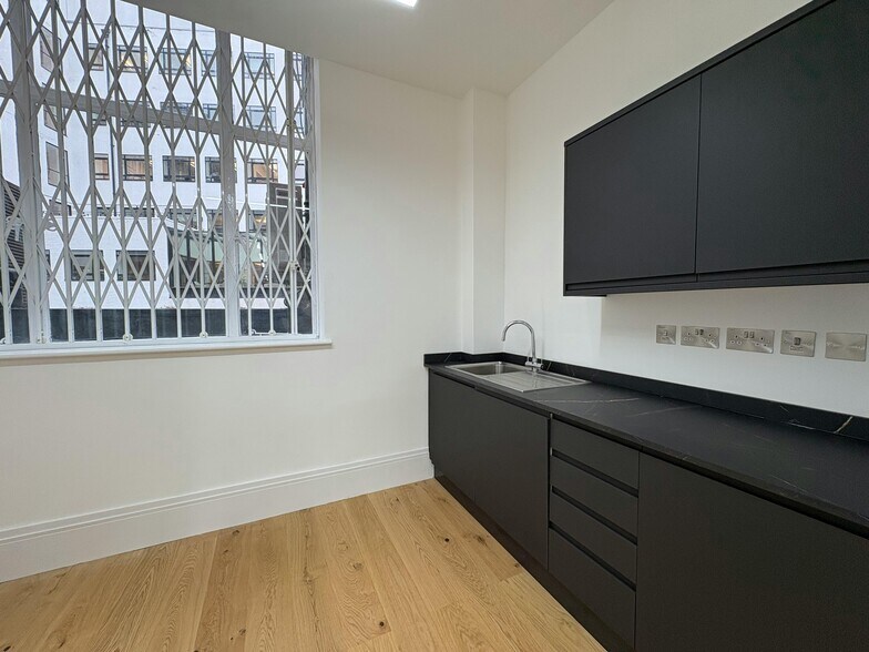 45 Conduit St, London to rent - Building Photo - Image 3 of 13