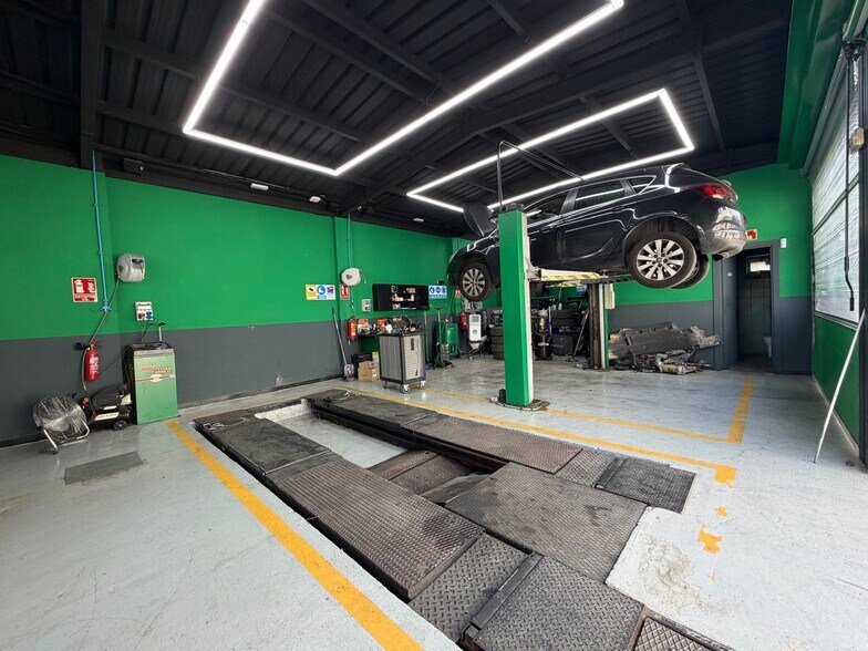 Retail in Fuenlabrada, Madrid to rent - Building Photo - Image 1 of 8