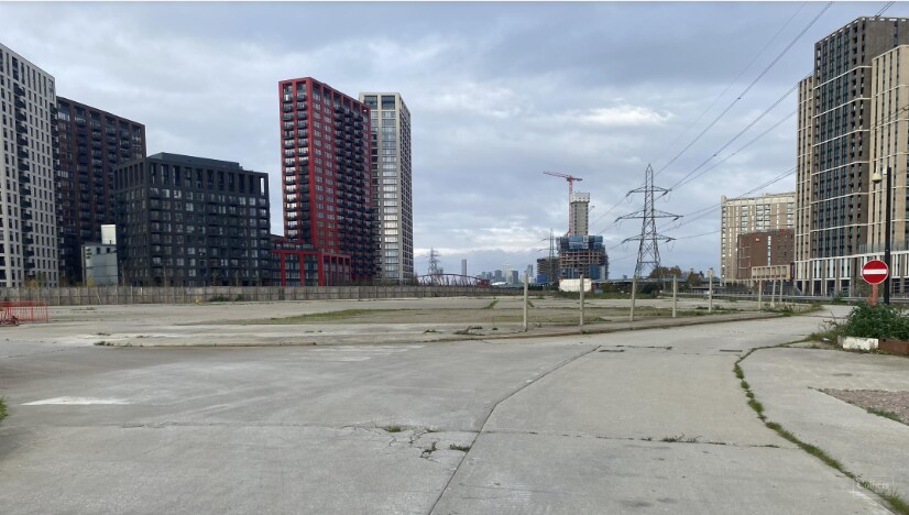 Limmo Peninsula Open Storage, London for sale - Primary Photo - Image 1 of 1