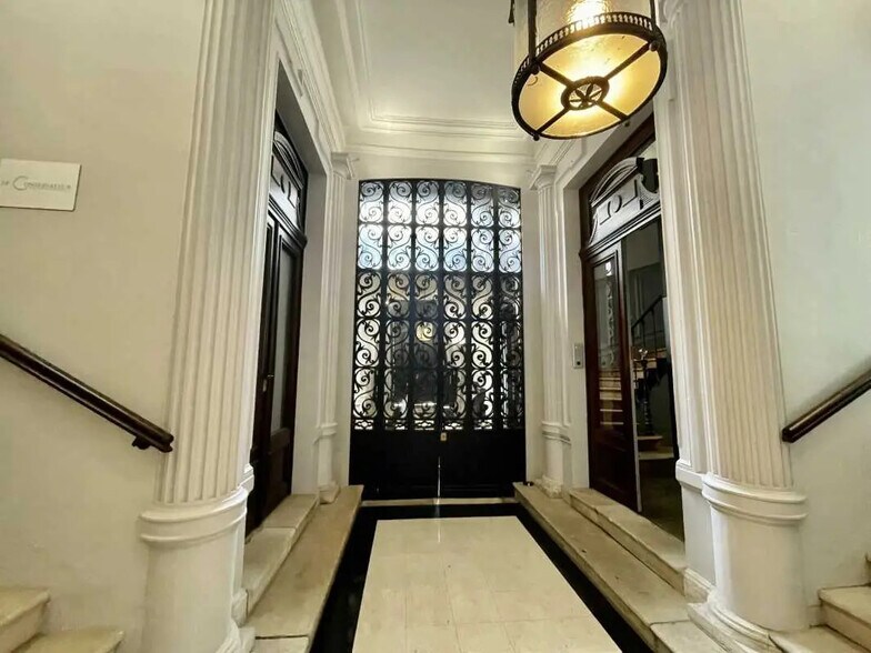 Office in Rouen to rent - Building Photo - Image 3 of 12