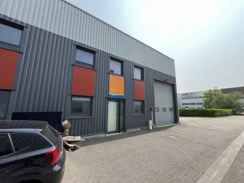 260 Rue Du Companet, Rillieux-la-Pape to rent - Building Photo - Image 3 of 22