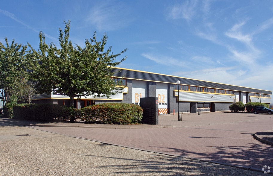 Barlow Way, Rainham to rent - Primary Photo - Image 1 of 4