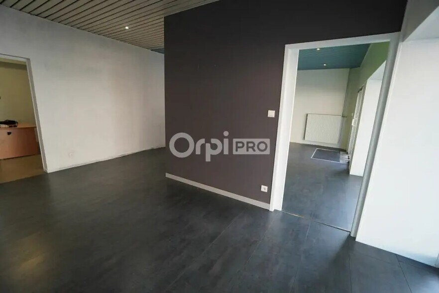 Retail in Dijon to rent - Building Photo - Image 2 of 5