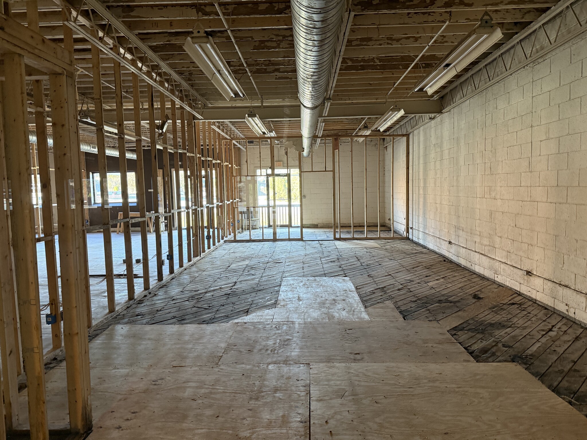 900 E Main St, Easley, SC to rent Interior Photo- Image 1 of 5