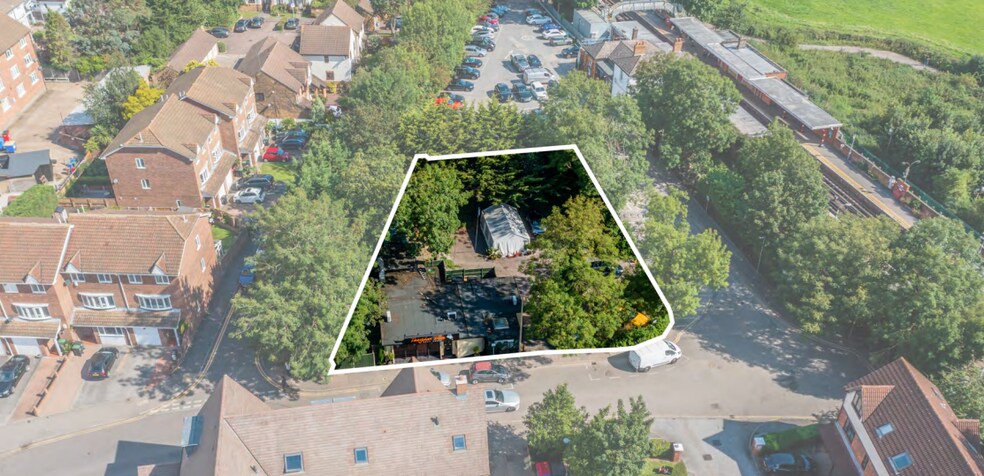 Station Approach, Theydon Bois for sale - Primary Photo - Image 1 of 1