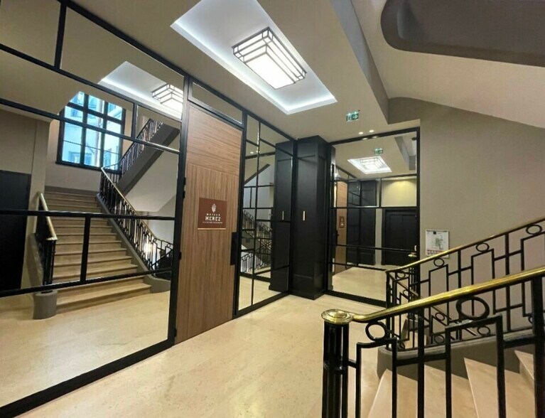 Office in Lyon to rent - Interior Photo - Image 3 of 11