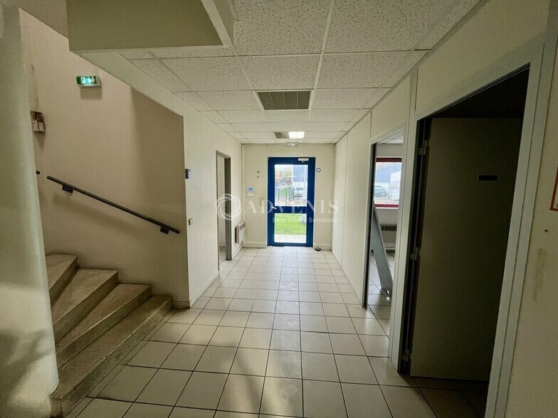 18 Rue Jules Vercruysse, Argenteuil to rent - Interior Photo - Image 2 of 10