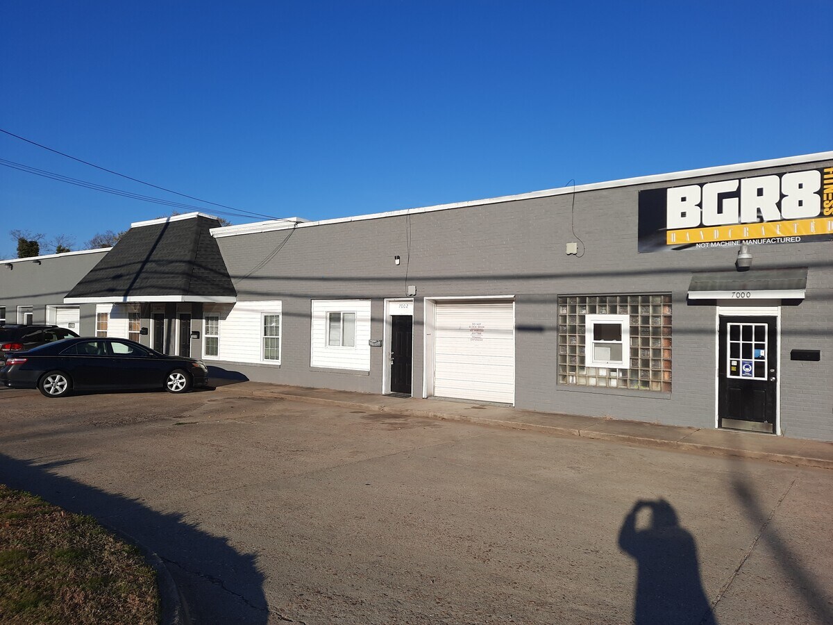 70007014 Warwick Blvd, Newport News, VA 23607 UK