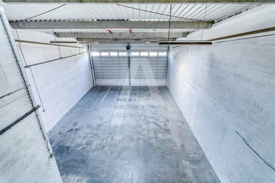 Light Industrial in Vitry-sur-Seine to rent Building Photo- Image 1 of 6