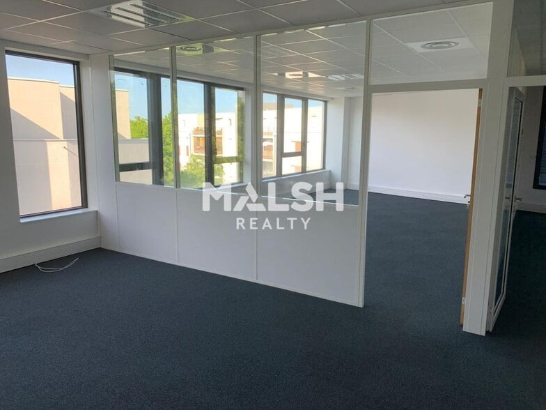 1 Avenue Salvador Allende, Vaulx-en-Velin to rent - Interior Photo - Image 2 of 12