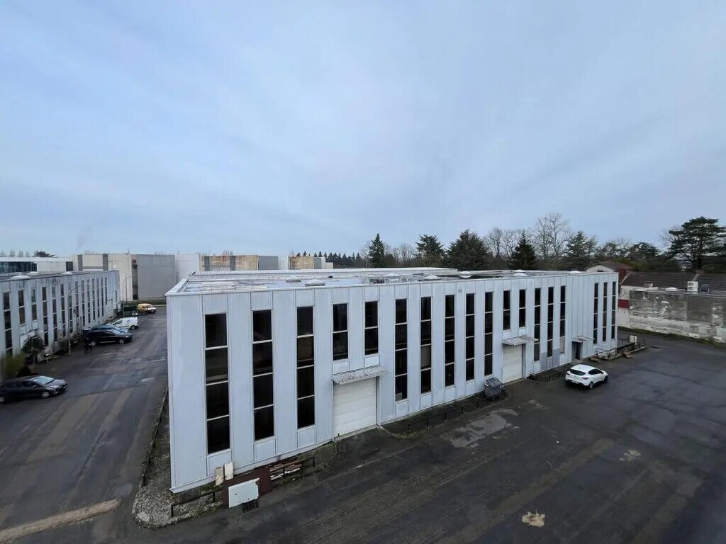 Vente Local d'activités 1 150 m² - Photo 1