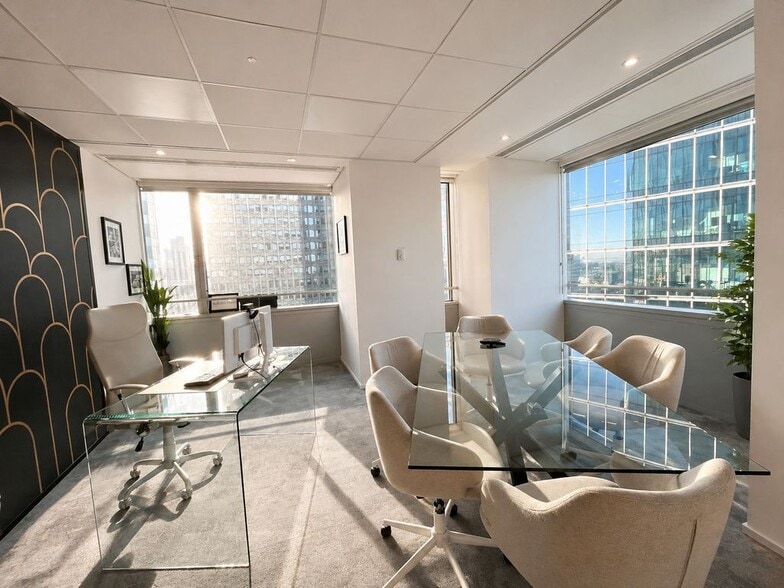 17 Place Des Reflets, Courbevoie to rent - Building Photo - Image 3 of 10