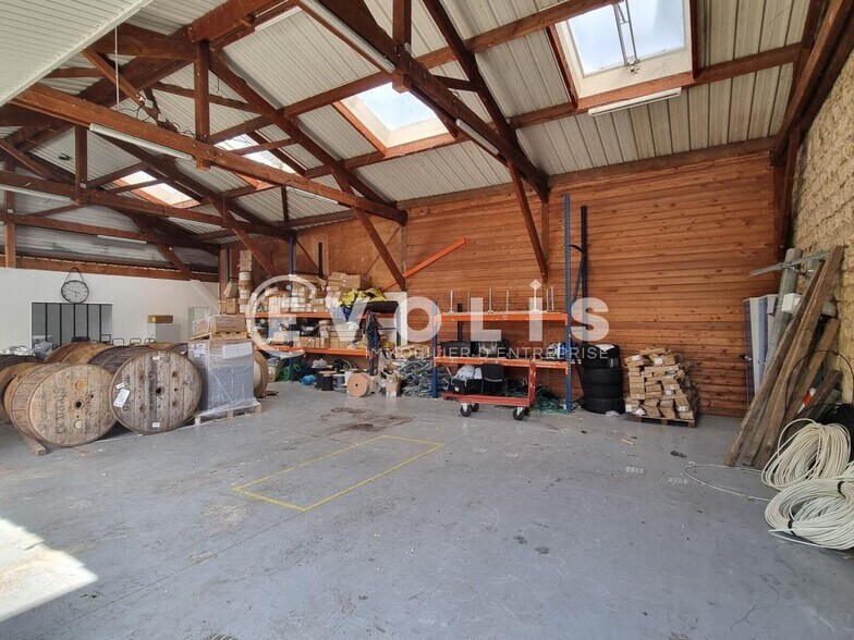 Industrial in Ivry-sur-Seine to rent - Building Photo - Image 2 of 4