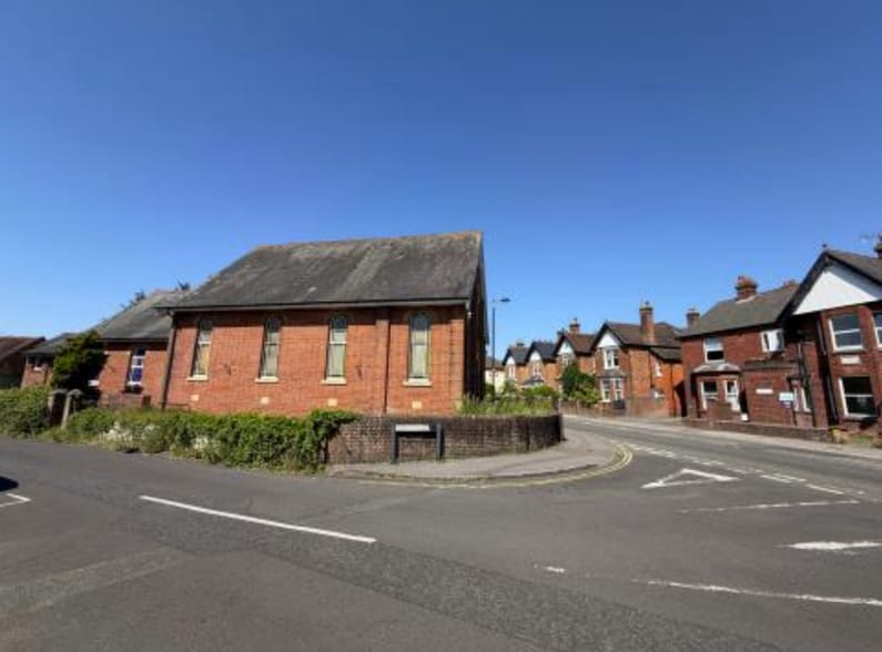Windsor Road, Petersfield for sale - Building Photo - Image 2 of 5