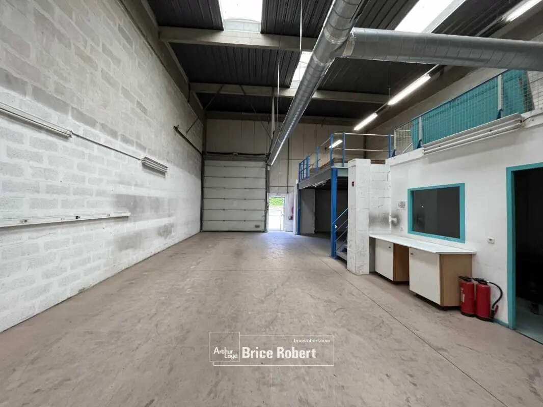 Office in Lyon to rent Building Photo- Image 1 of 6