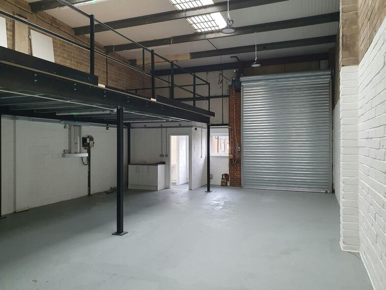 35 Willis Way, Poole to rent - Interior Photo - Image 3 of 20