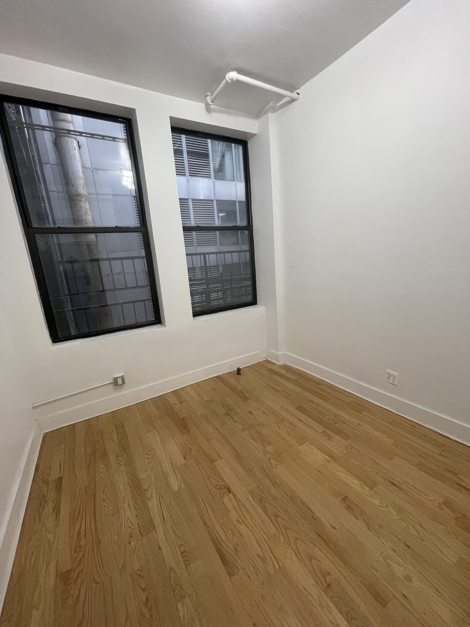 17-19 W 45th St, New York, NY for rent Interior Photo- Image 1 of 3