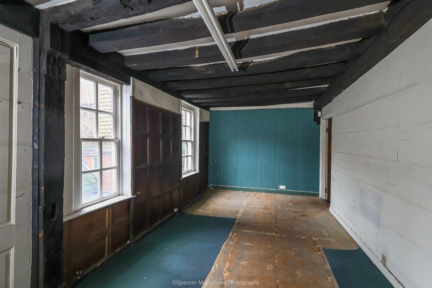 8 Queen St, Salisbury to rent - Building Photo - Image 3 of 3