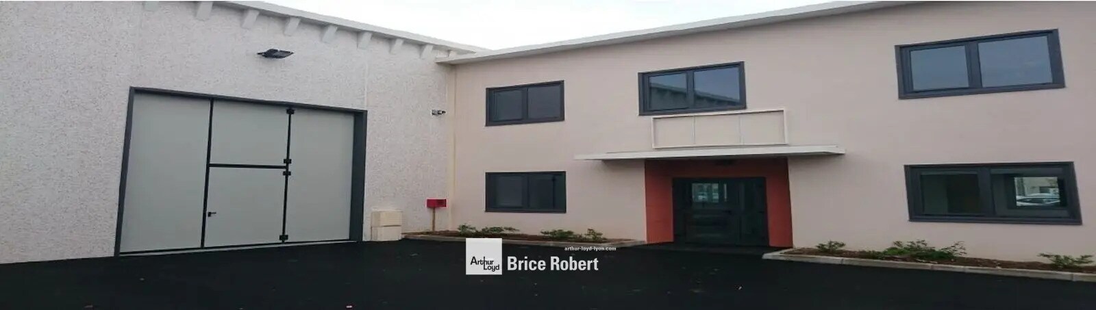 Light Industrial in Meyzieu to rent Building Photo- Image 1 of 7