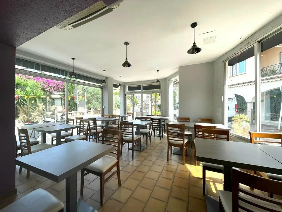 Location Commerce 126 m² - Photo 1