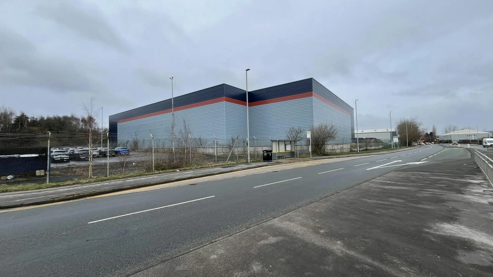 Greenside Way, Manchester to rent - Building Photo - Image 2 of 5