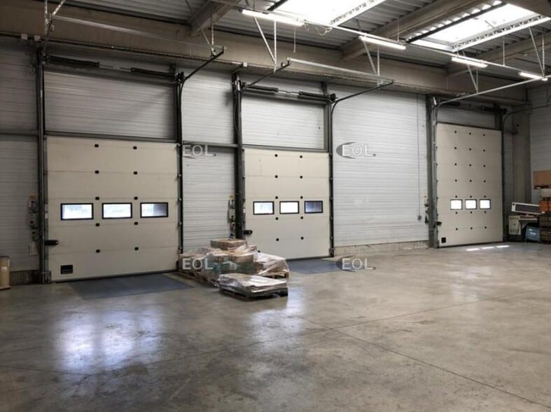Industrial in Sartrouville to rent - Building Photo - Image 2 of 4