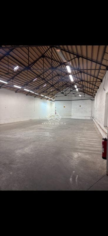 Light Industrial in Lyon for sale Building Photo- Image 1 of 4