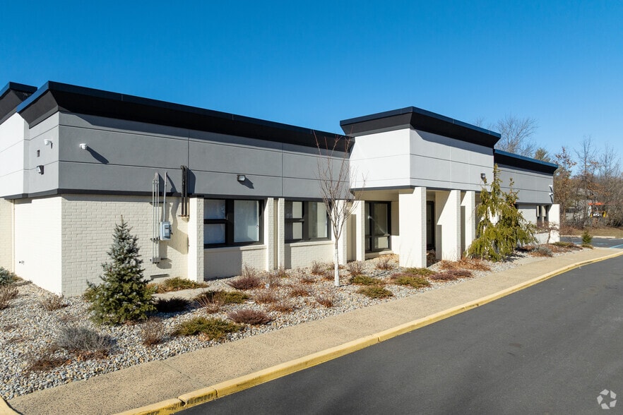 900 W Main St, Freehold, NJ to rent - Building Photo - Image 3 of 13