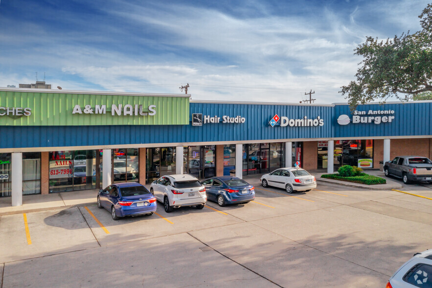 8434-8498 Fredericksburg Rd, San Antonio, TX for rent - Building Photo - Image 1 of 10