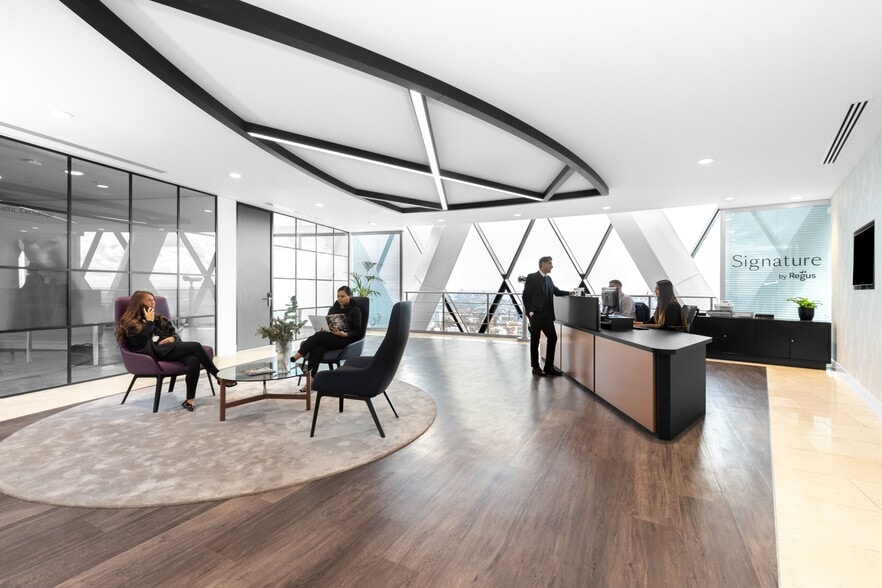30 St Mary Axe, London to rent - Interior Photo - Image 2 of 10