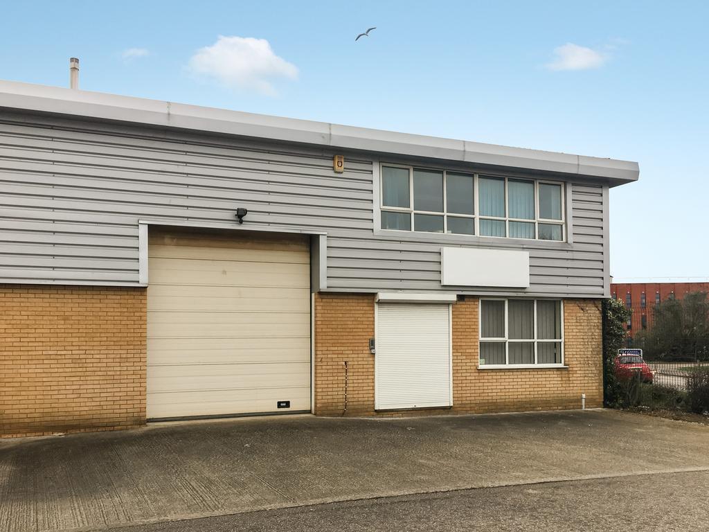 Vicarage Farm Rd, Peterborough to rent Building Photo- Image 1 of 4