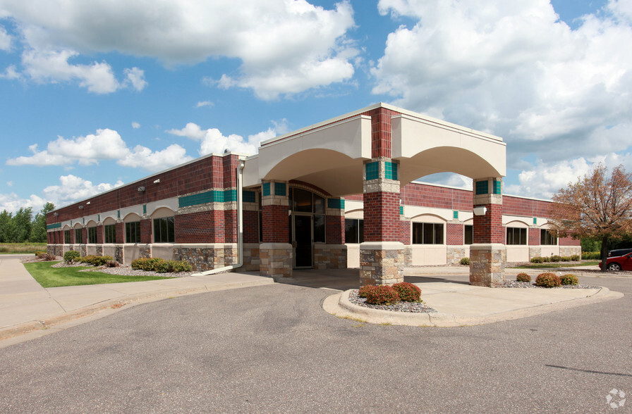 1950 Curve Crest Blvd W, Stillwater, MN for sale - Primary Photo - Image 1 of 1