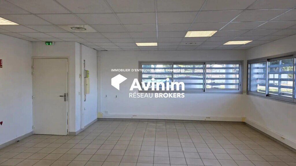 Location Bureaux 50 m² - Photo 1