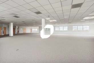 Office in Villepinte to rent Interior Photo- Image 1 of 11