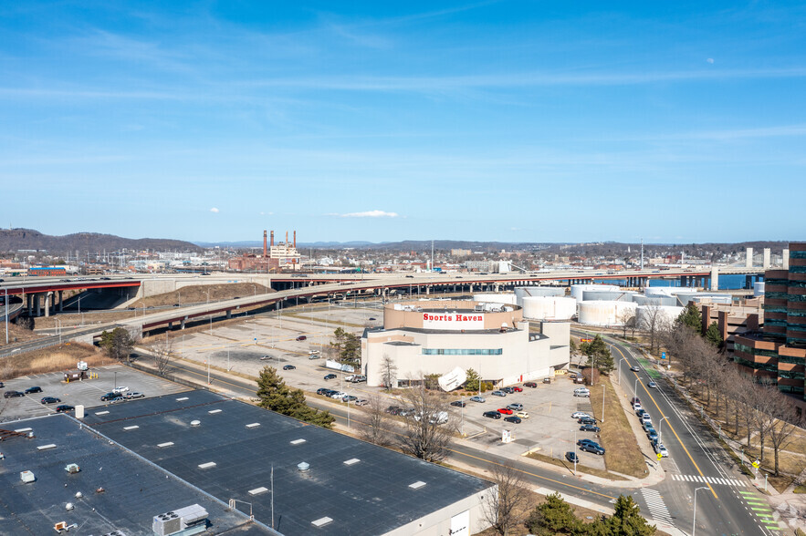 600 Long Wharf Dr, New Haven, CT for rent - Building Photo - Image 1 of 12