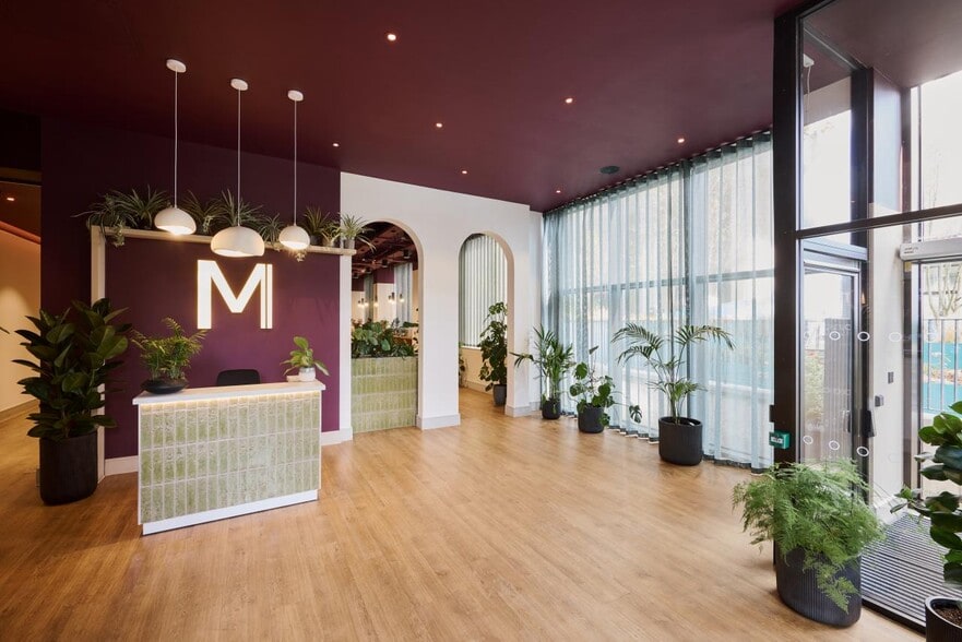 46 The Priory Queensway, Birmingham to rent - Lobby - Image 3 of 18