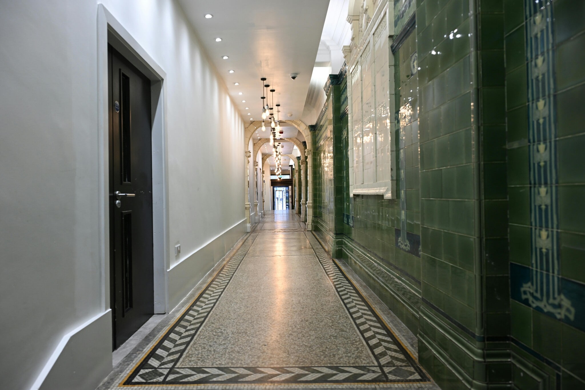 59-61 Piccadilly, Manchester to rent Building Photo- Image 1 of 14