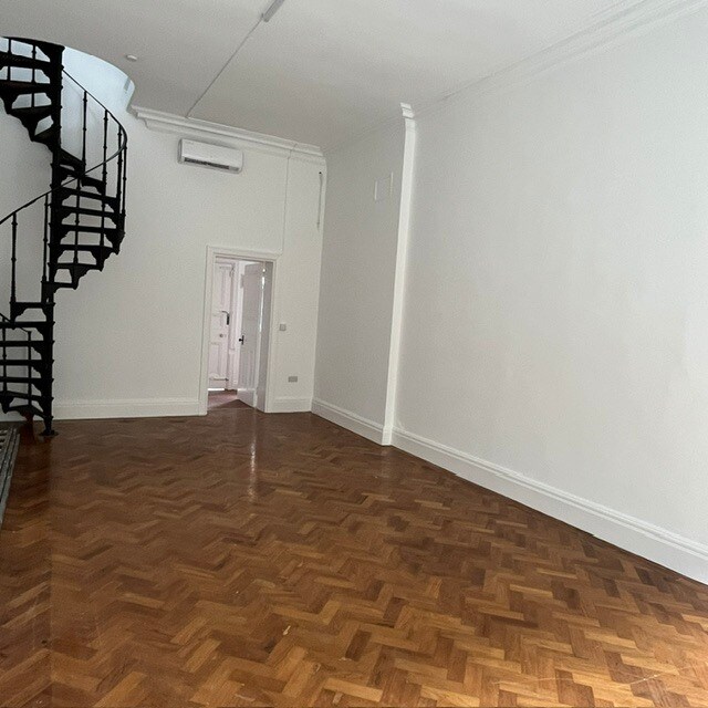 2-3 Abbey Arcade, Burton On Trent to rent Interior Photo- Image 1 of 1