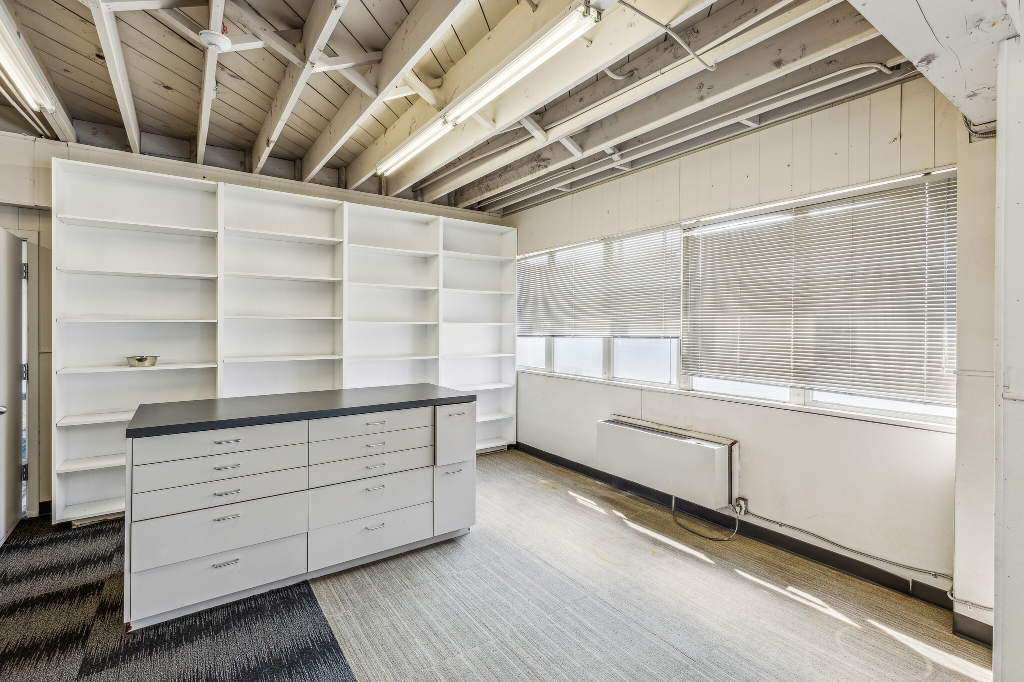 2752 6th Ave S, Seattle, WA to rent Interior Photo- Image 1 of 9