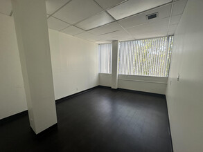 11704 Wilshire Blvd, Los Angeles, CA for rent Interior Photo- Image 2 of 6