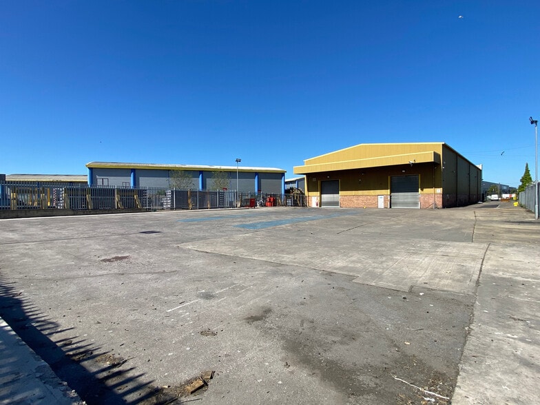 Kingsditch Ln, Cheltenham to rent - Building Photo - Image 2 of 2
