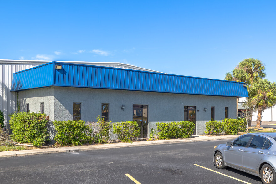 2363 Industrial Blvd, Sarasota, FL for rent - Building Photo - Image 2 of 10