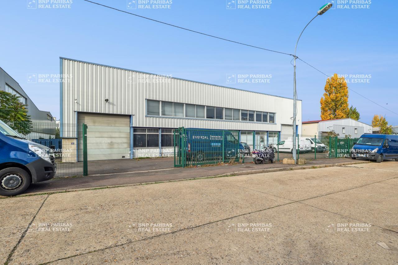 Light Industrial in Morangis to rent Building Photo- Image 1 of 12