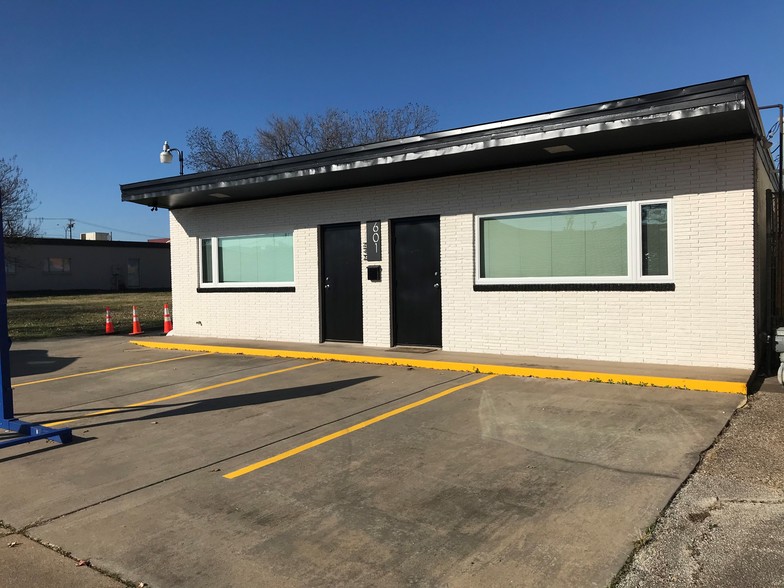 601 W Main St, Arlington, TX for rent - Building Photo - Image 2 of 17