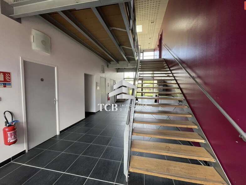 Office in Saint-Herblain to rent - Lobby - Image 2 of 7
