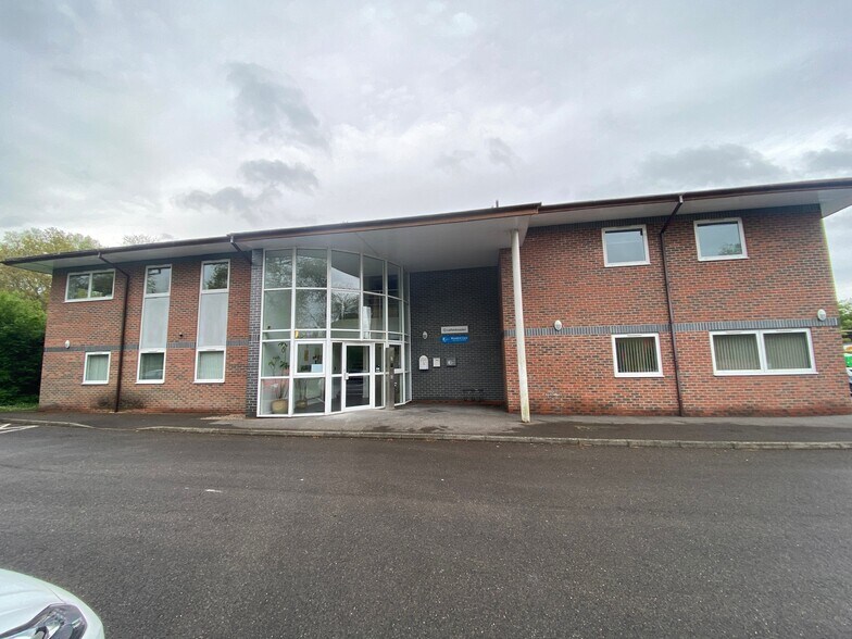 4 Wessex Way, Winchester to rent - Primary Photo - Image 1 of 2