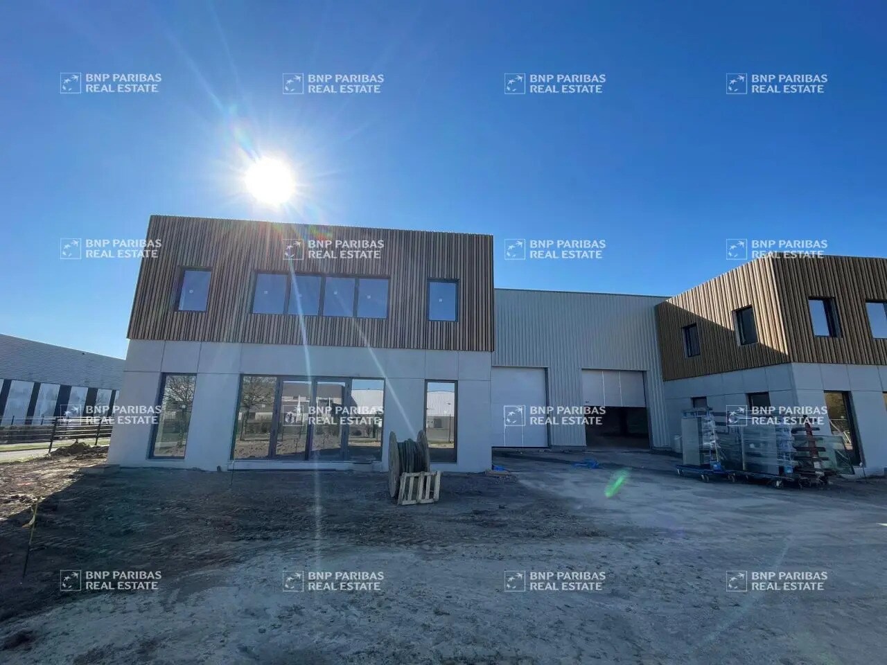 Light Industrial in Wattrelos to rent Building Photo- Image 1 of 12