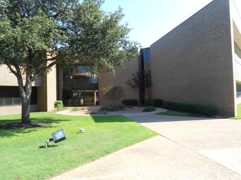 3833 S Texas Ave, Bryan, TX for rent - Building Photo - Image 3 of 14