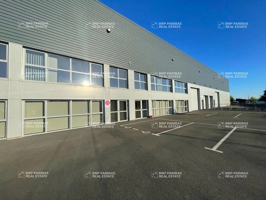 Location Local d'activités 3 210 m² - Photo 1