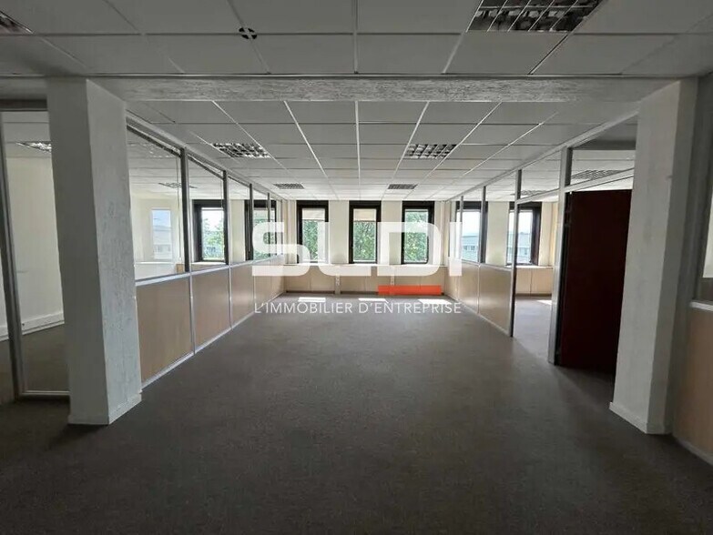 5 Route Du Paisy, Dardilly to rent - Interior Photo - Image 3 of 13